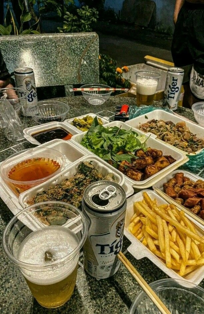 Ảnh bàn nhậu chill ngoài trời