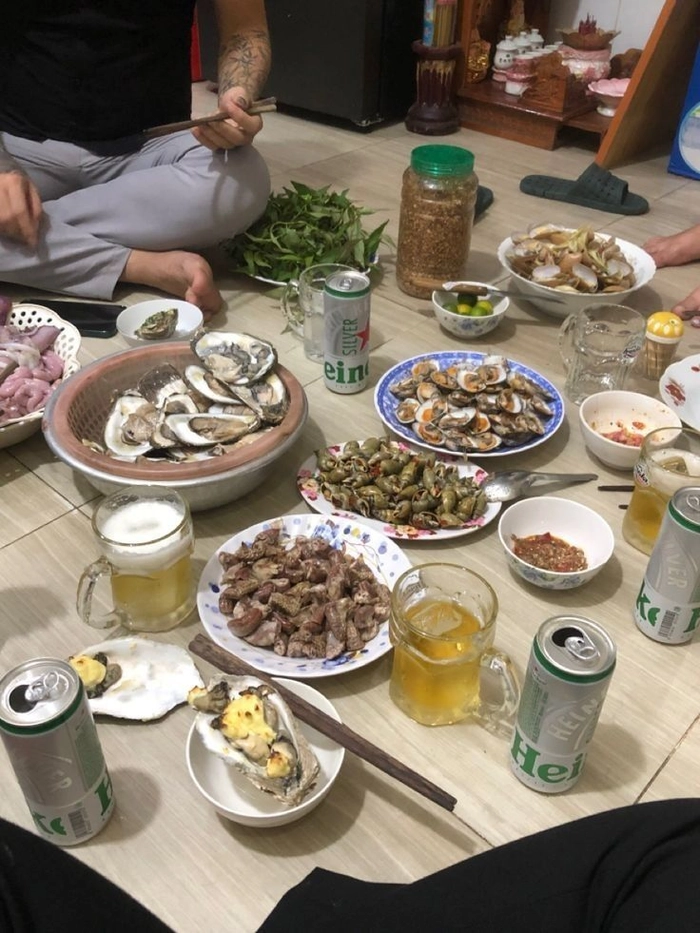 Ảnh bàn nhậu hải sản hấp dẫn