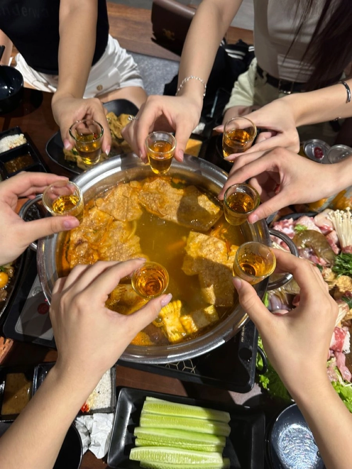 Ảnh bàn nhậu rượu mạnh