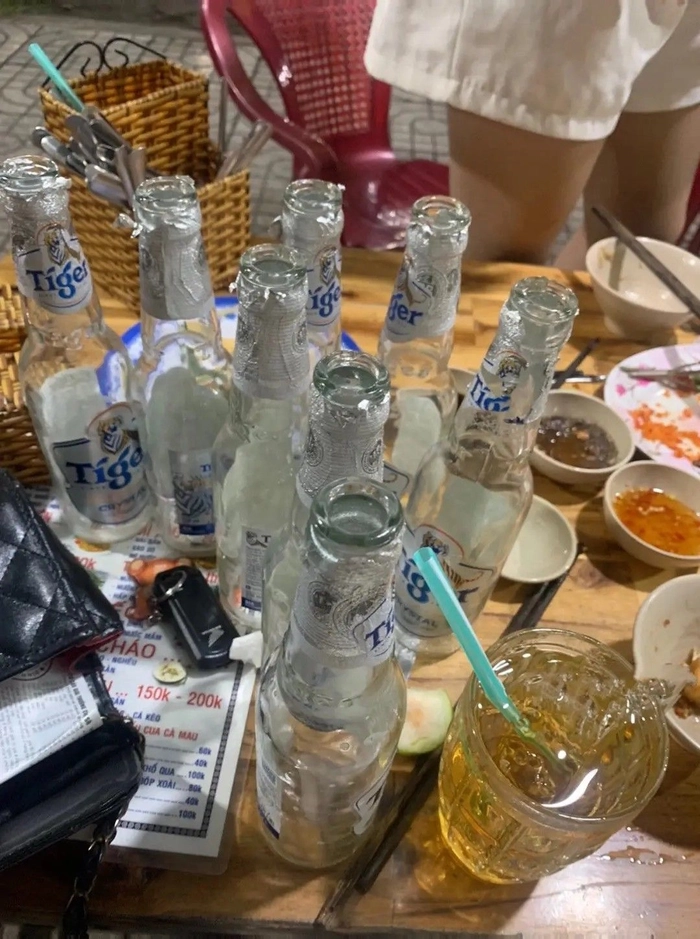 Ảnh bàn nhậu vui nhộn với đồng nghiệp