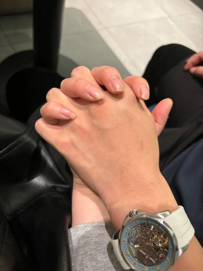 Ảnh nắm tay người yêu đẹp lãng mạn