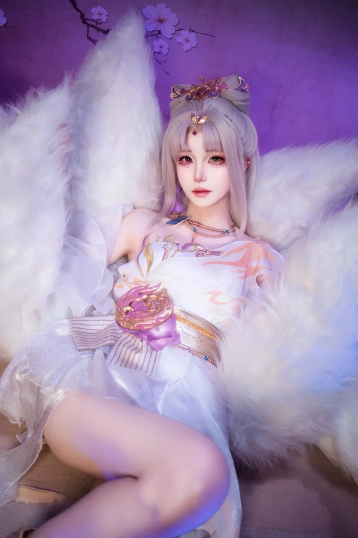 Cosplay hồ ly 9 đuôi gợi cảm