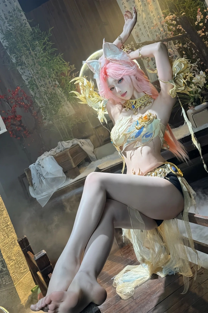 Cosplay hồ ly xinh hút mắt