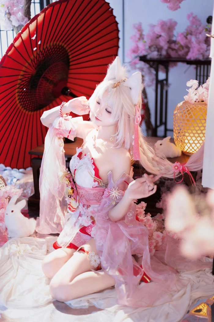 Gái xinh cosplay cáo gợi cảm