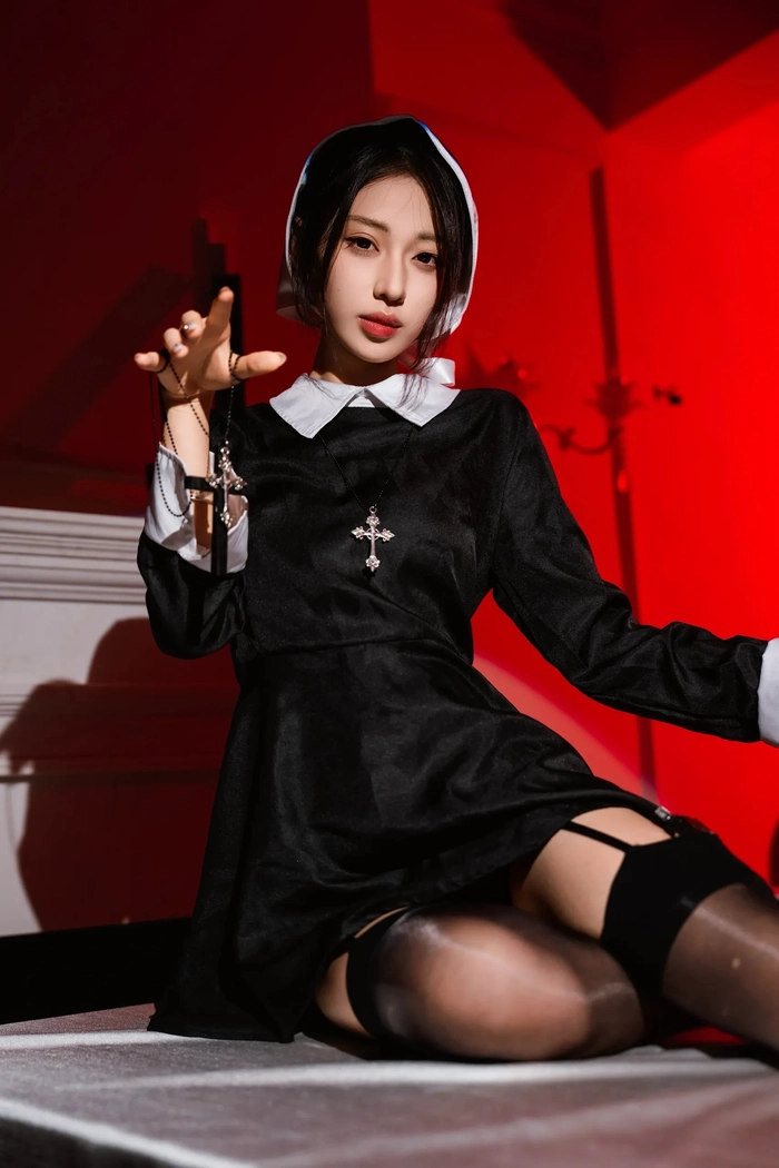 Gái xinh cosplay sơ bổ mắt người xem