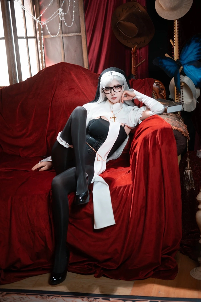 Gái xinh cosplay sơ cuốn hút mọi ánh nhìn