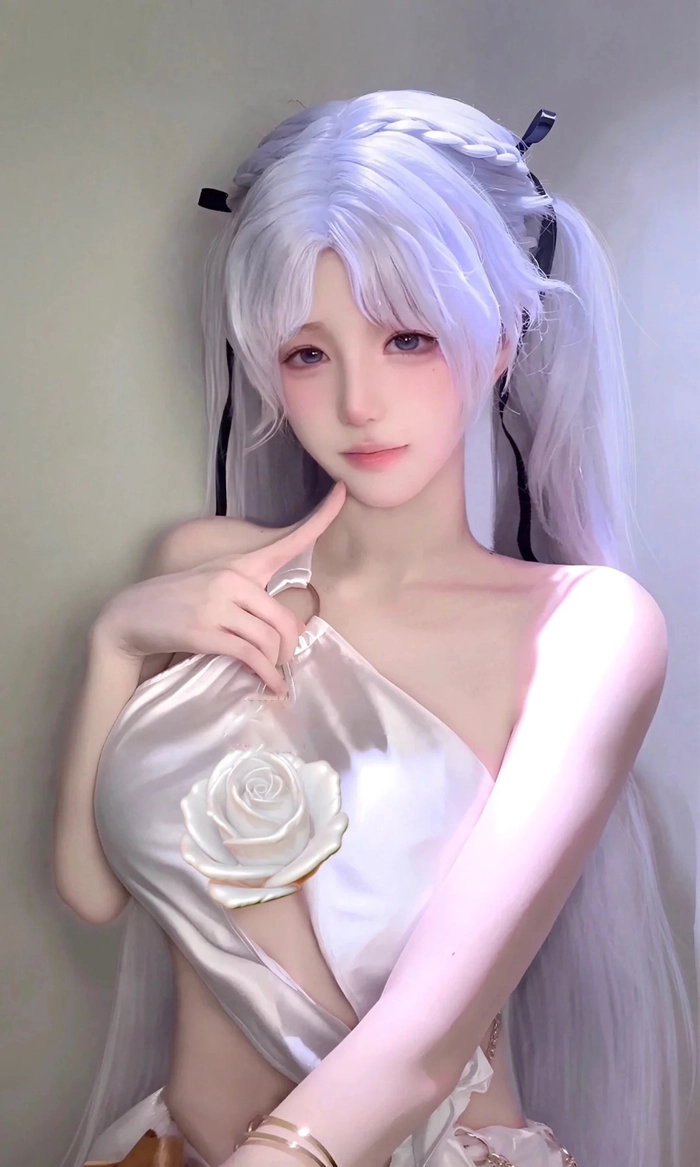 Gái xinh cosplay thiếu vải khoe thần thái