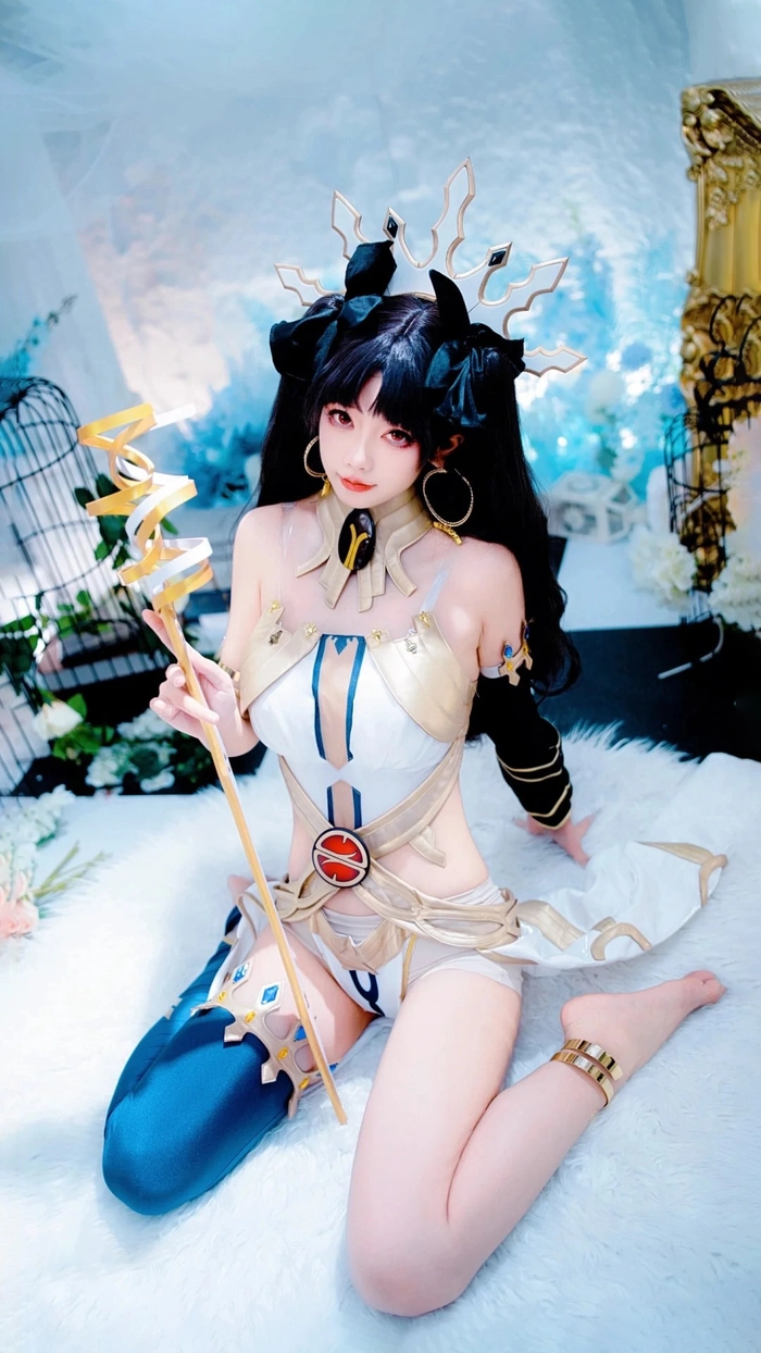 Gái xinh cosplay thiếu vải nghệ thuật