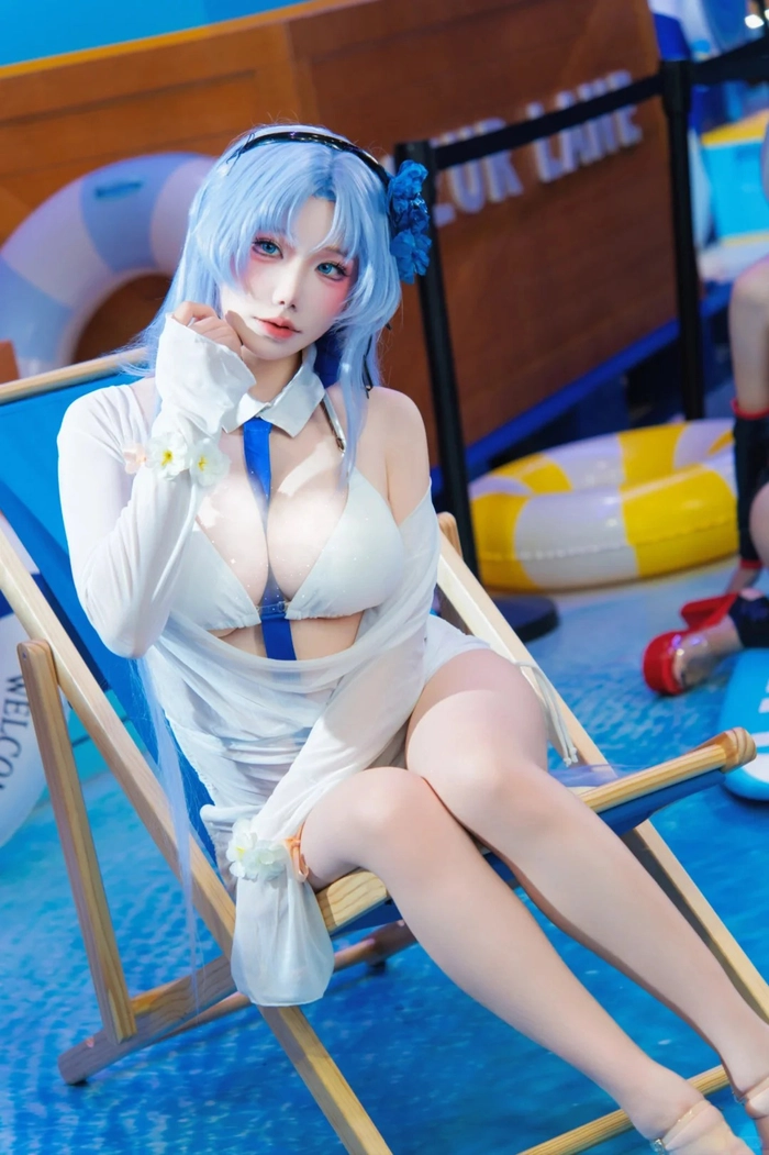Gái xinh cosplay thiếu vải quyến rũ