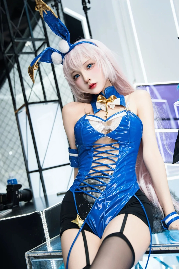 Gái xinh cosplay thiếu vải sang chảnh