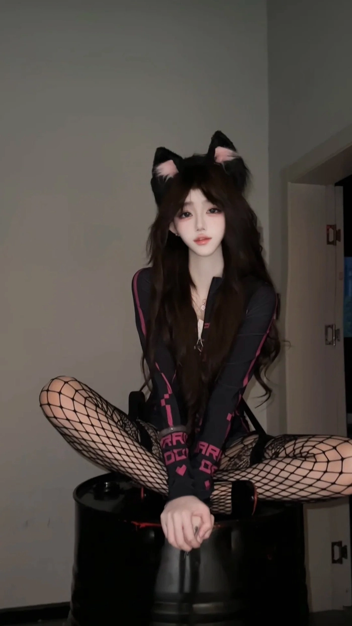 Gái xinh cosplay thiếu vải thần thái
