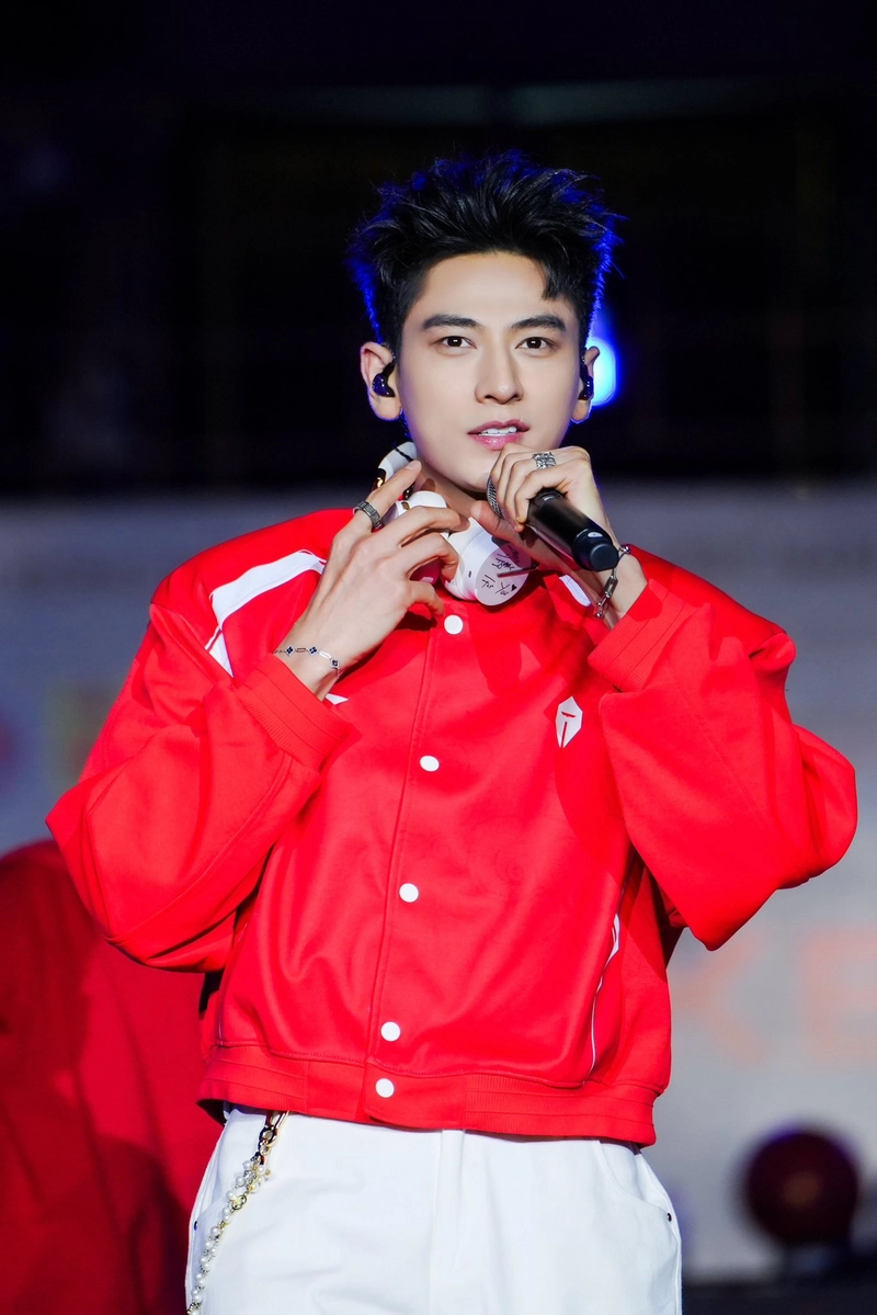 Hình nền điện thoại Isaac cute