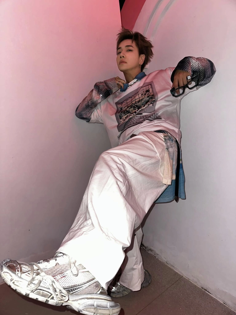 Hình nền Lou Hoàng chuẩn idol Vpop