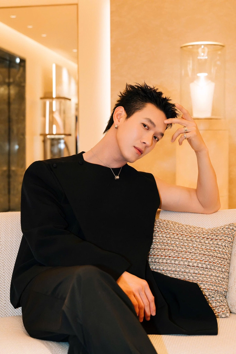 Ảnh Song Luân điển trai phong trần