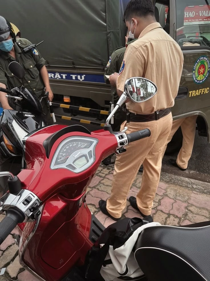 Hình ảnh công an bắt xe chế bá đạo