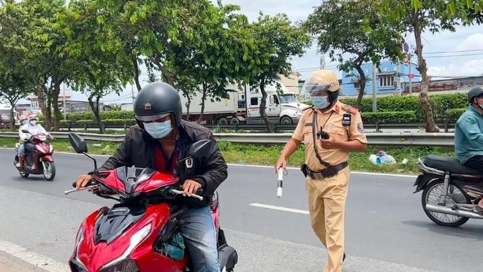 Hình ảnh công an bắt xe máy troll bá đạo