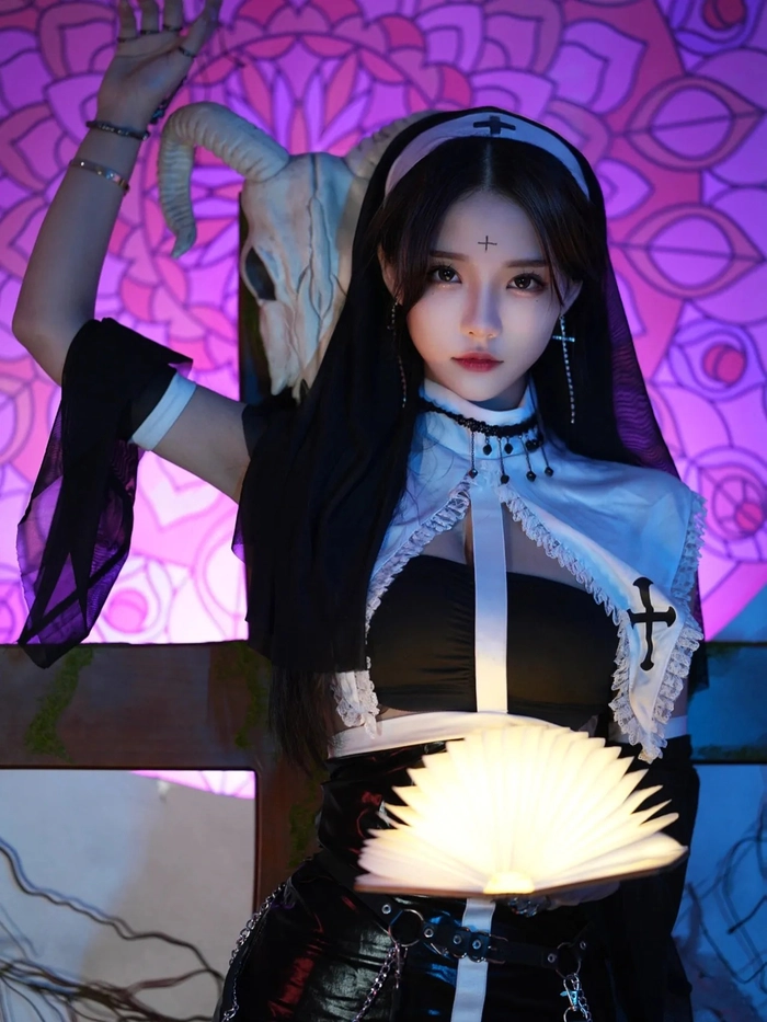 Hình ảnh gái xinh cosplay sơ nóng bỏng