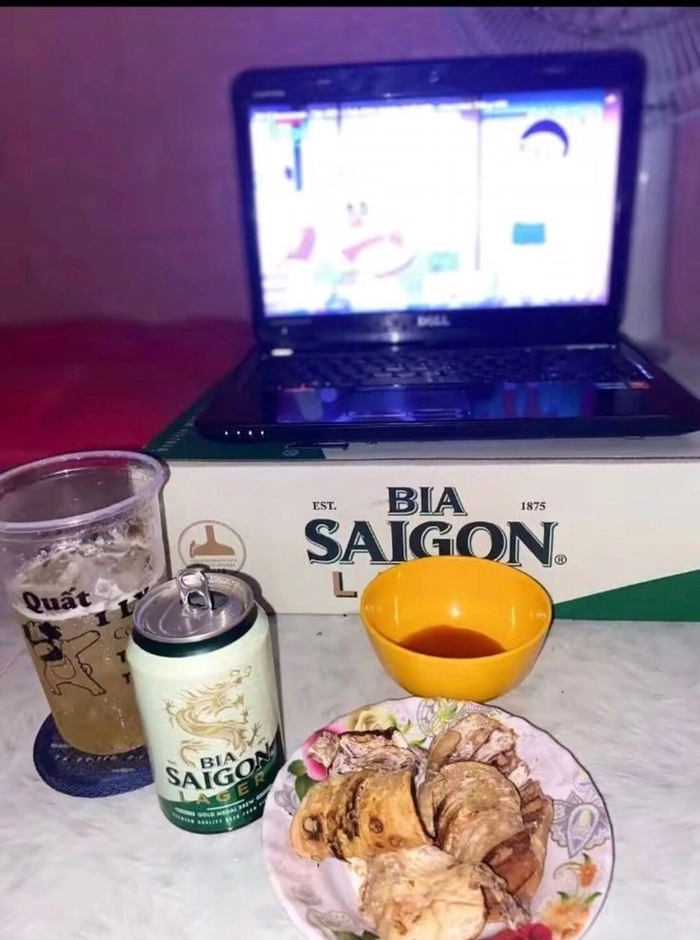 Hình ảnh nhậu 1 mình ở nhà buồn