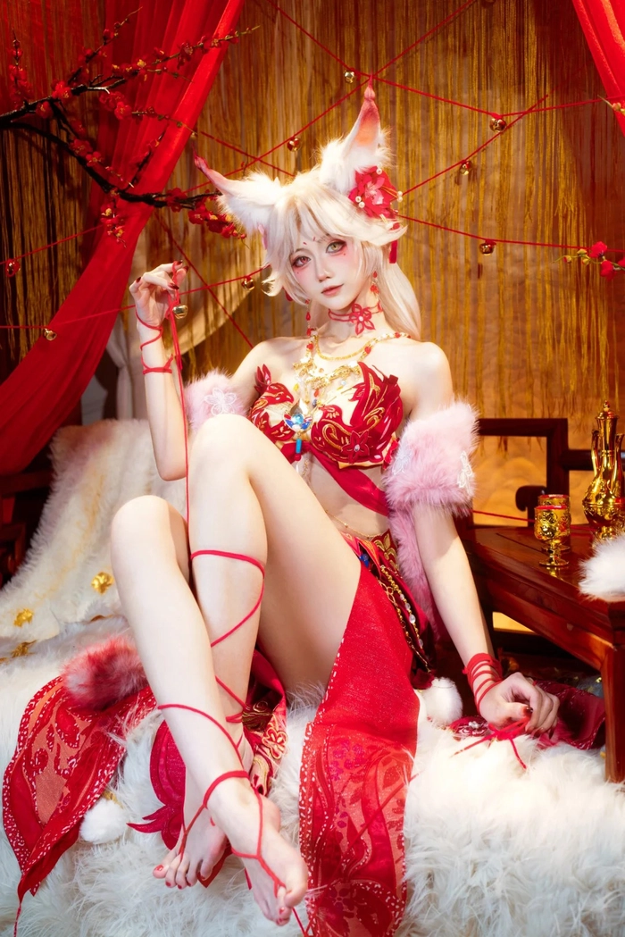 Hình cosplay hồ ly 9 đuôi quyến rũ