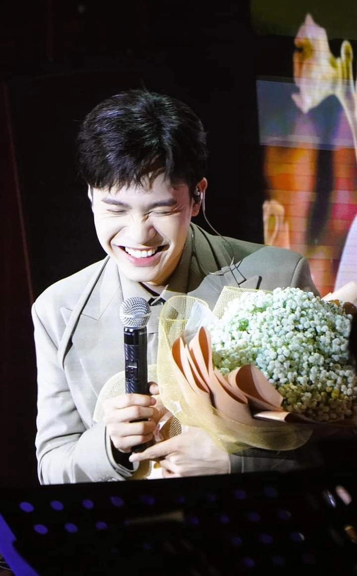 Hình nền Phạm Anh Duy đẹp chuẩn ca sĩ trẻ