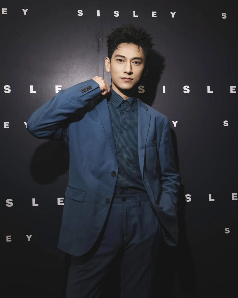Hình ảnh Isaac chụp photoshoot
