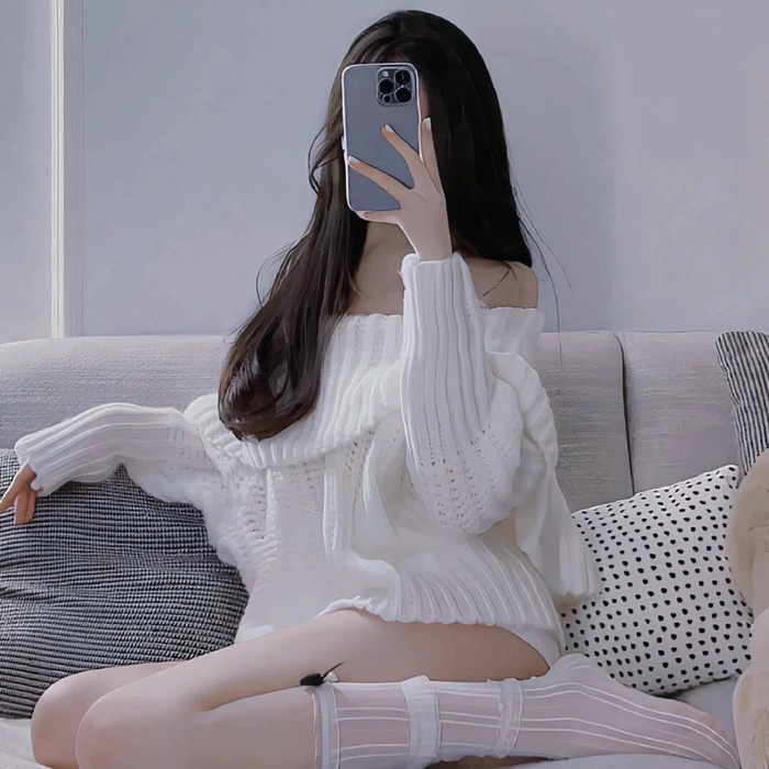 Ảnh con gái che mặt bằng điện thoại dễ thương