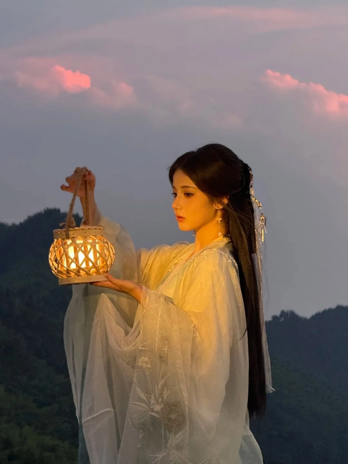 Ảnh gái xinh Trung Quốc mặc đồ cổ trang lộng lẫy