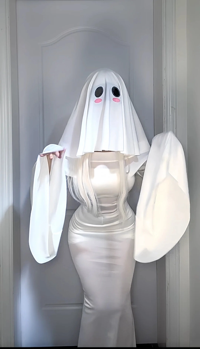 Ảnh gái xinh cosplay con ma lạnh lùng