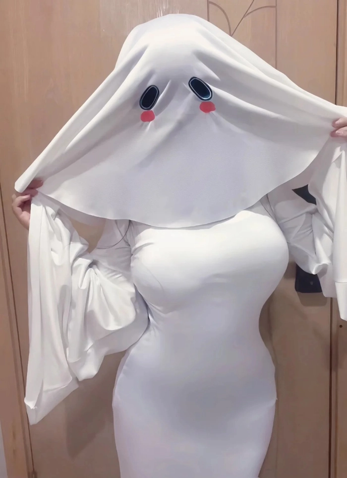 Ảnh gái xinh cosplay ma áo trắng lung linh