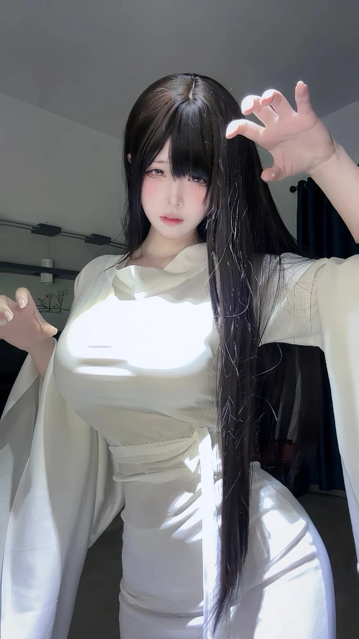 Ảnh gái xinh cosplay ma nữ quyến rũ
