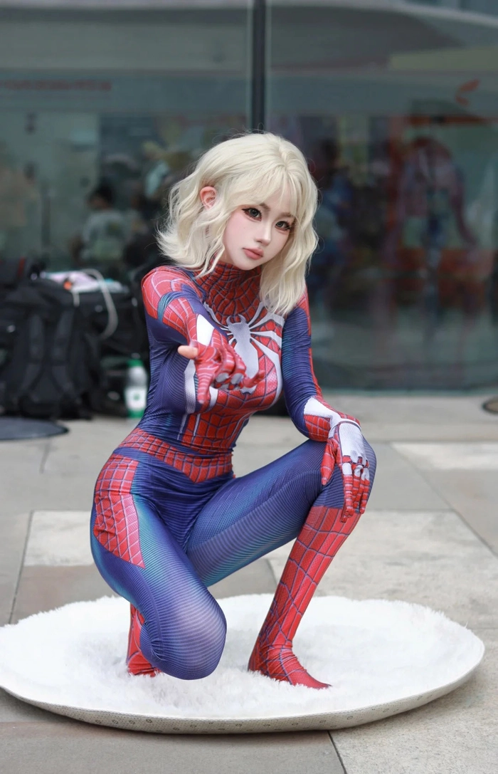 Ảnh gái xinh cosplay người nhện cực ngầu