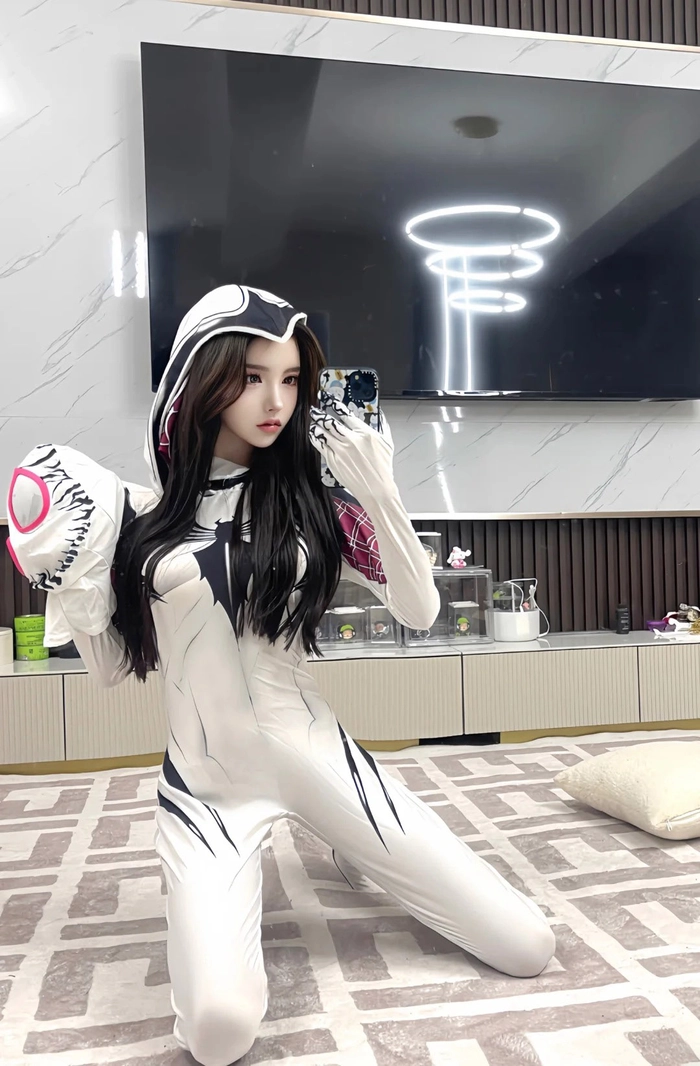 Ảnh gái xinh cosplay người nhện đẹp mê hoặc