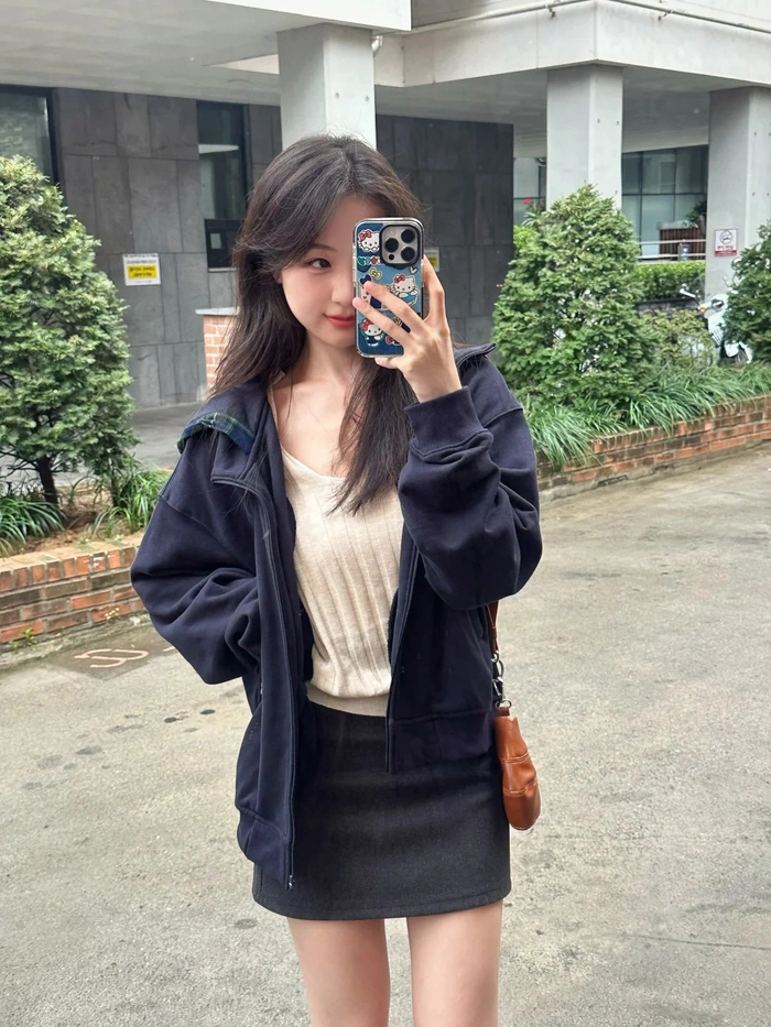 Ảnh girl che mặt bằng điện thoại đầy cá tính