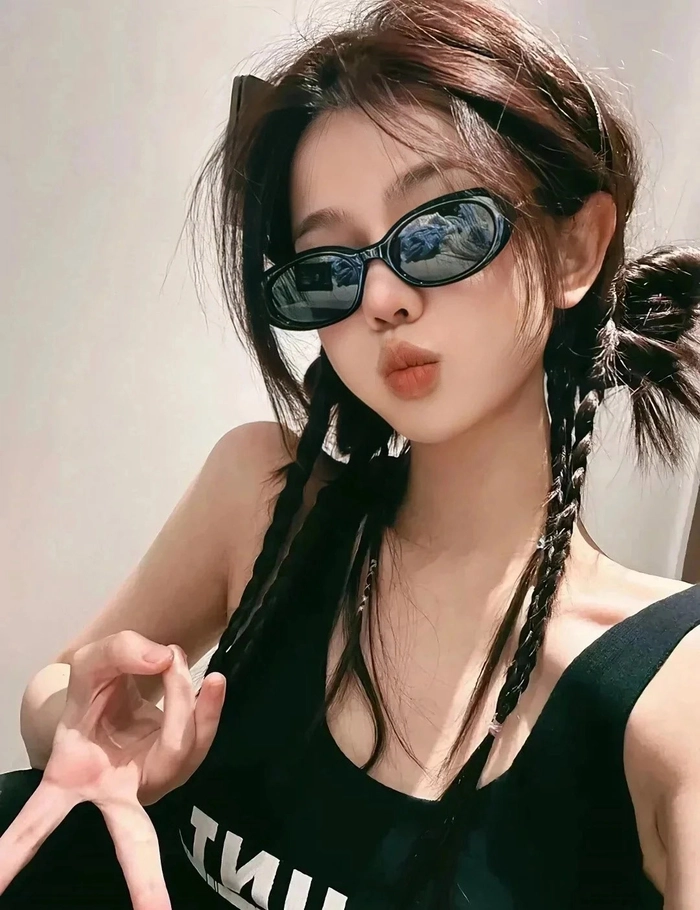 Avatar ảnh gái xinh ngầu phong cách chất chơi