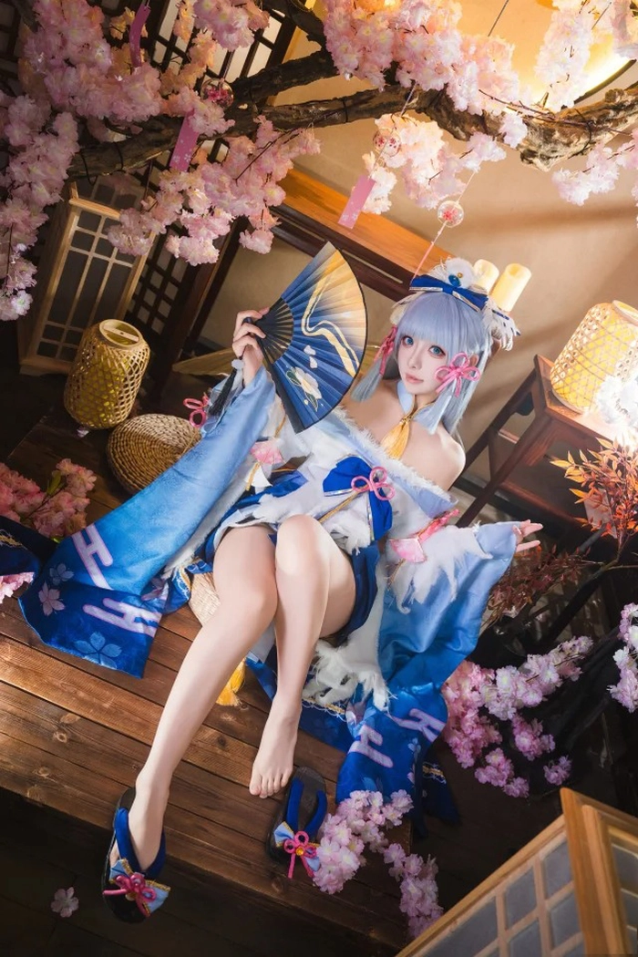 Gái xinh cosplay Genshin với thần thái mạnh mẽ