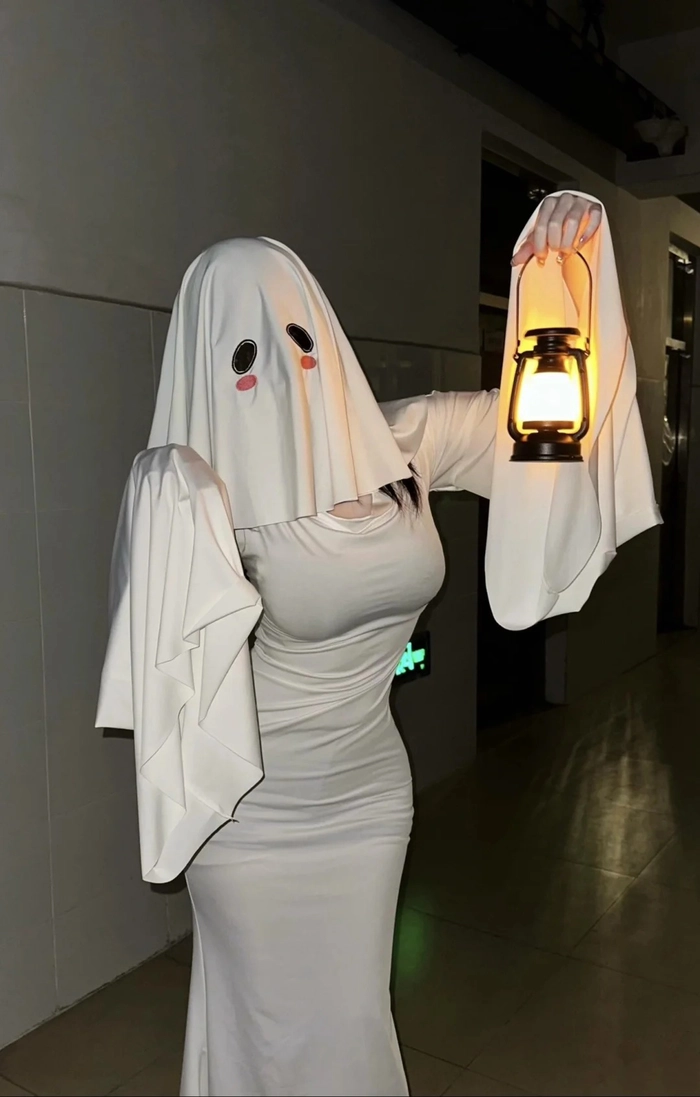 Gái xinh cosplay ma áo trắng đẹp bí ẩn