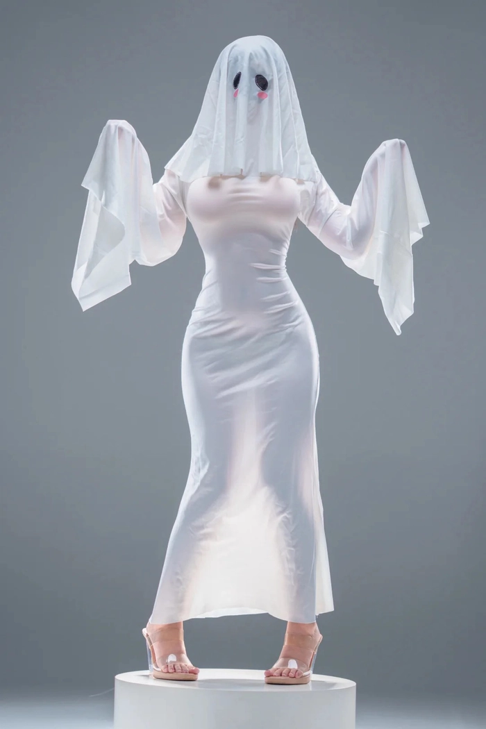 Gái xinh cosplay ma nữ huyền bí