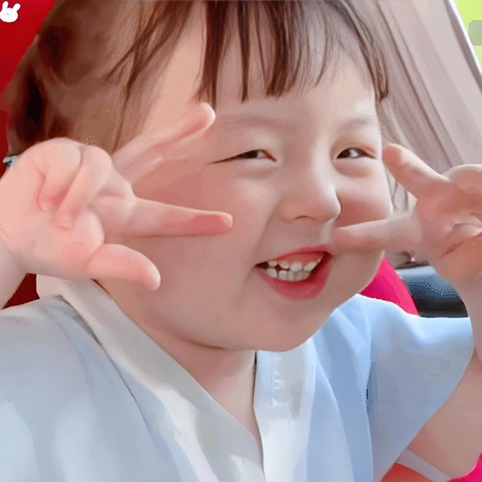 Meme em bé dễ thương hài hước dí dỏm