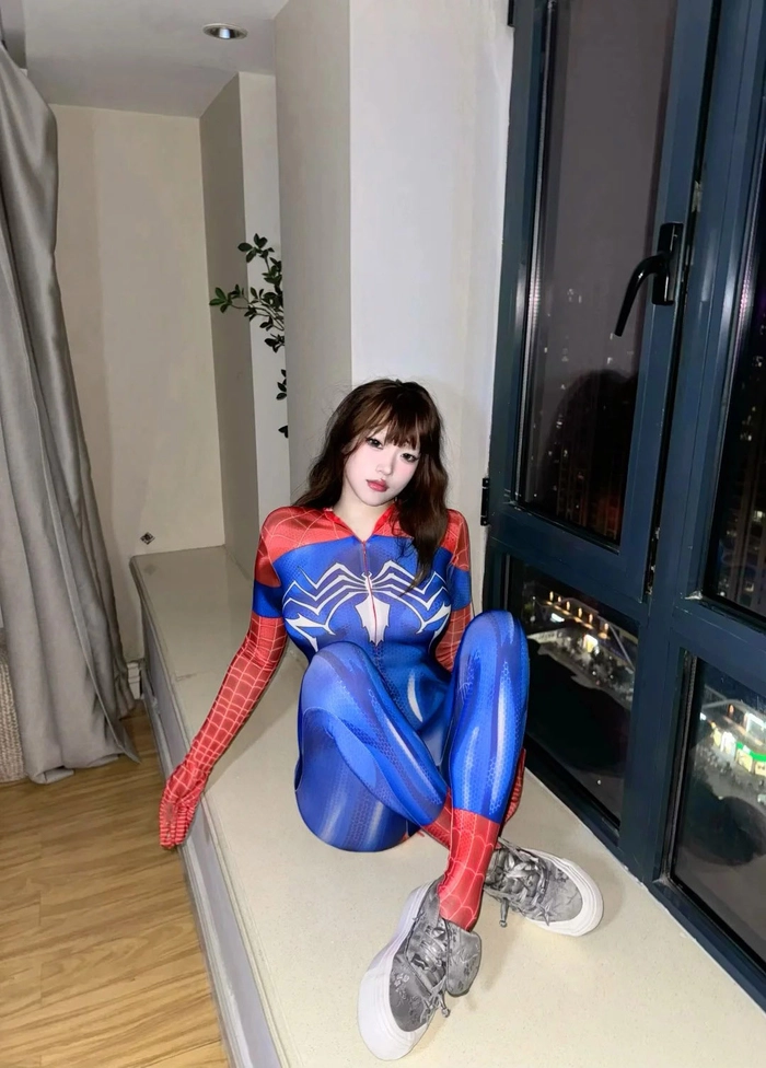 Tiktok gái xinh cosplay người nhện ấn tượng